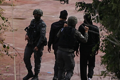 İsrail ordusu, işgal altındaki Batı Şeria'da düzenlediği baskında onlarca Filistinliyi gözaltına aldı