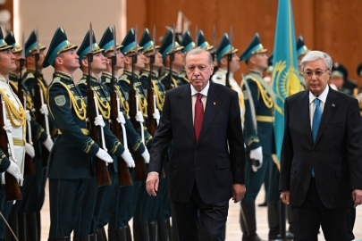 Cumhurbaşkanı Erdoğan, Kazakistan'da resmi törenle karşılandı