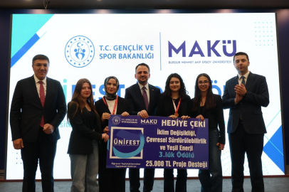 BTÜ'lü öğrencilerden ÜNİFEST'te 3 kategoride derece