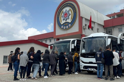Adana merkezli yasa dışı bahis operasyonunda yakalanan 154 zanlı adliyede