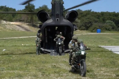EFES-2026 Tatbikatı'nda motosikletli unsurlarca CH-47 helikopteri ile inme ve binme eğitimleri yapıldı