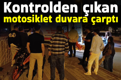 Kontrolden çıkan motosiklet duvara çarptı
