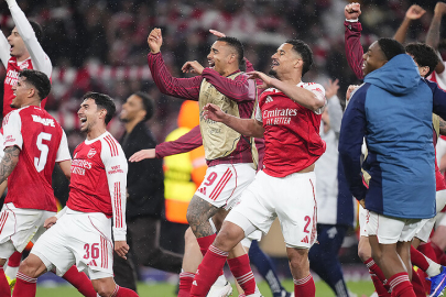 Arsenal, Premier Lig'de şampiyonluğa bir adım daha yaklaştı