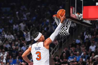 NBA'de Knicks, 22 sayıdan dönerek konferans finaline galibiyetle başladı