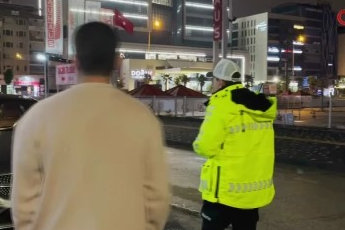 Alkollü yakalanan kadın sürücü: "Alo kanka acil durum, acil durum" diye yardım istedi
