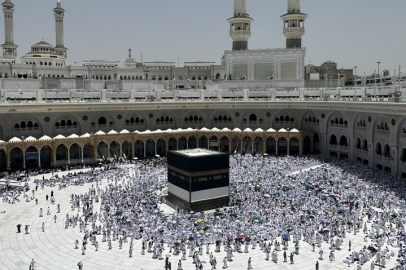 Hacı adayları Kurban Bayramı öncesi son cuma namazını Kabe'de kıldı