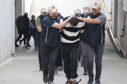 Adana'da terör örgütü DEAŞ'a yönelik operasyonda yakalanan 16 zanlıdan 6'sı tutuklandı