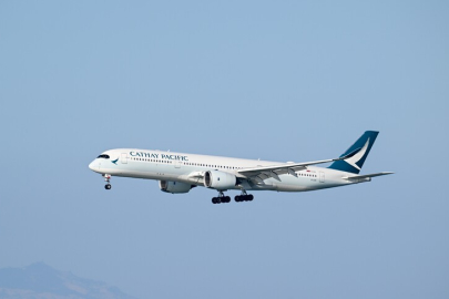 Cathay Pacific uçağının türbülansta ani irtifa kaybetmesi sonucu 10 kişi yaralandı