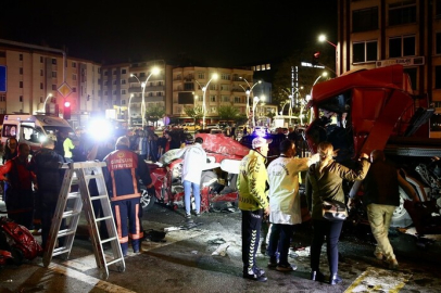 Giresun'da tırın iki otomobile çarptığı kazada 5 kişi öldü, 6 kişi yaralandı