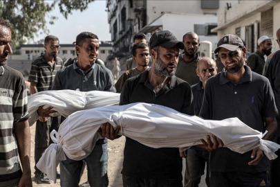 İsrail'in Gazze'ye saldırısında anne, baba ve 1 yaşındaki bebekleri hayatını kaybetti