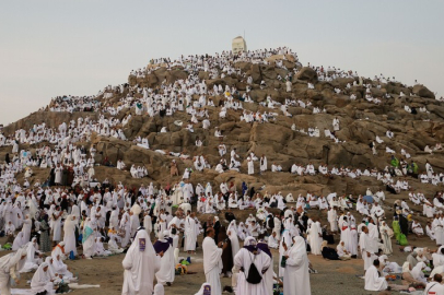 Türk hacı adaylarının Arafat'a intikali başladı