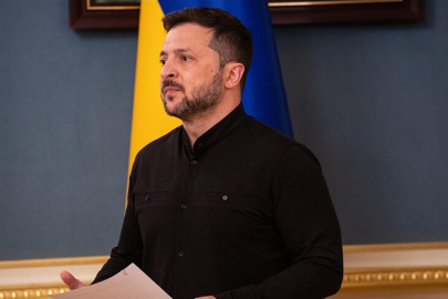 Zelenskiy, dün hava saldırısı düzenlenen Kiev'deki arama kurtarma çalışmalarının sürdüğünü açıkladı