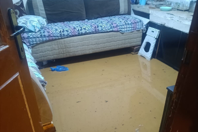 Sağanak yağış sebebiyle evleri su bastı