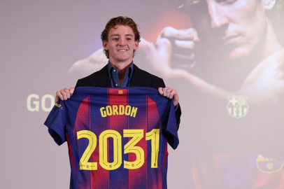 Barcelona, İngiliz futbolcu Anthony Gordon'ı renklerine bağladı