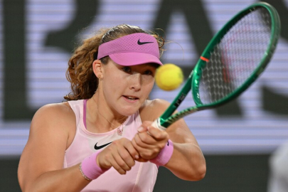 Andreeva ve Kostyuk, Fransa Açık'ta yarı finale kaldı