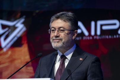 Bakan Yumaklı: Yapay zeka, robotik uygulamalar ve insansız hava araçlarını üretim süreçlerimize entegre ediyoruz