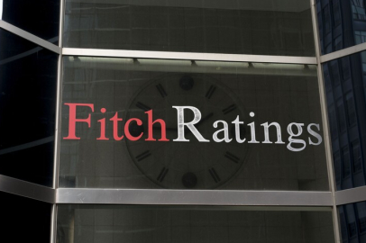 Fitch, Hürmüz Boğazı'nın açılmasıyla petrol piyasasında arz fazlası oluşacağını öngörüyor