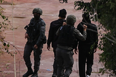 İsrail ordusu Batı Şeria'da biri akademisyen 10 Filistinliyi gözaltına aldı