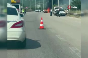 Bursa'da seyir halindeki araç alevlere teslim oldu
