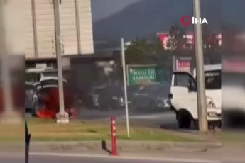 Bursa'da seyir halindeki otomobil alev topuna döndü
