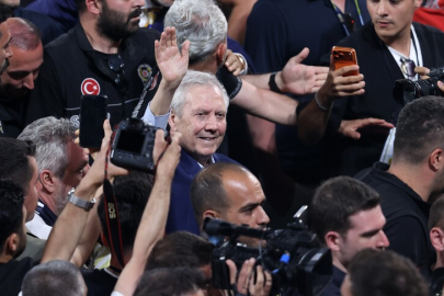 Fenerbahçe Başkanı Aziz Yıldırım ve yönetim kurulu üyeleri, mazbatalarını aldı