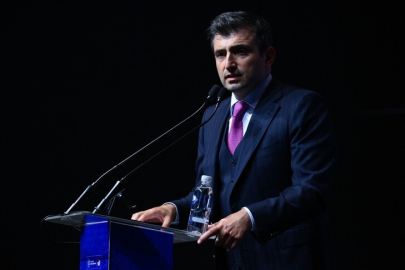 Baykar Yönetim Kurulu Başkanı Bayraktar'dan "teknoloji tekellerinin örümcek ağını yırtıp atabiliriz" açıklaması