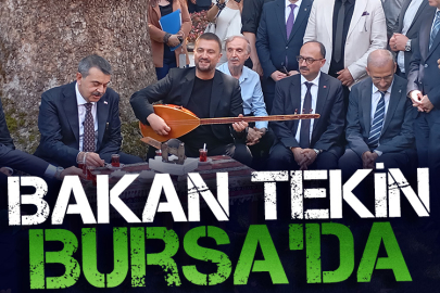 Bakan Tekin Bursa'da çınar altında türkü söyledi