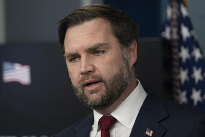 Vance, "Trump'ın amacının hiçbir zaman Rıza Pehlevi'yi İran'ın lideri yapmak olmadığını" söyledi
