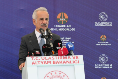 Ulaştırma ve Altyapı Bakanı Uraloğlu: Hakkari'nin her köşesini çağın gereklerine uygun hale getirmeye devam edeceğiz
