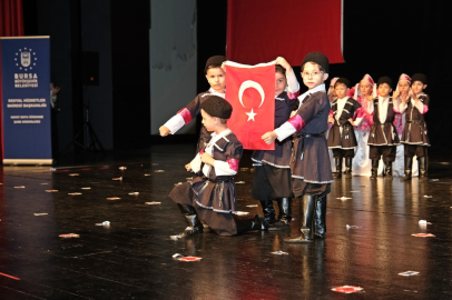 Minikler yıl sonu gösterisinde hünerlerini sergiledi