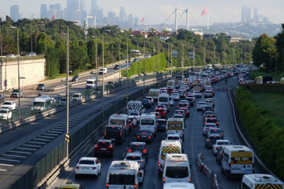 İstanbul'da haftanın ilk iş gününde trafik yoğunluğu yaşanıyor