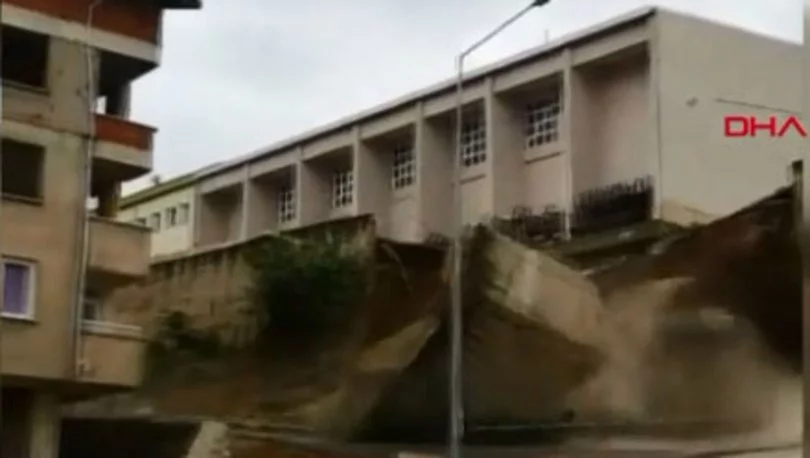Okulun istinat duvarı çöktü! Öğrenciler tahliye edildi