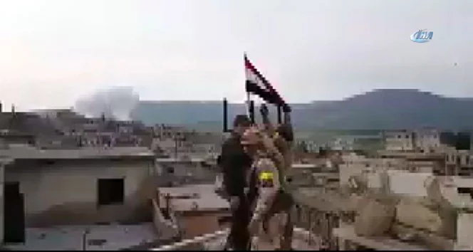 Raco'da Rejim bayrağı böyle indirildi