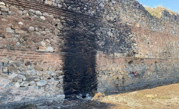 2500 yıllık surlarda ateş yaktılar