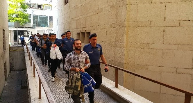 Bursa'da FETÖ şüphelisi 40 askerden 17'si tutuklandı
