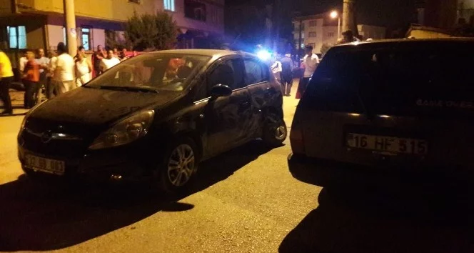 Bursa'da 2 kişinin yaralandığı kaza mahalleliyi sokağa döktü