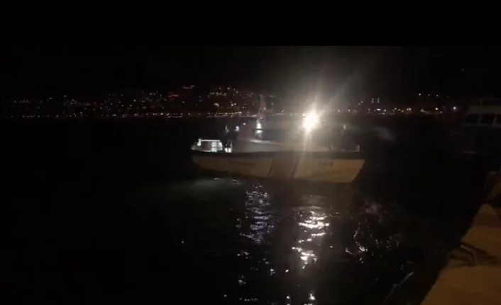 3 kişinin bulunduğu balıkçı teknesi alabora oldu ...