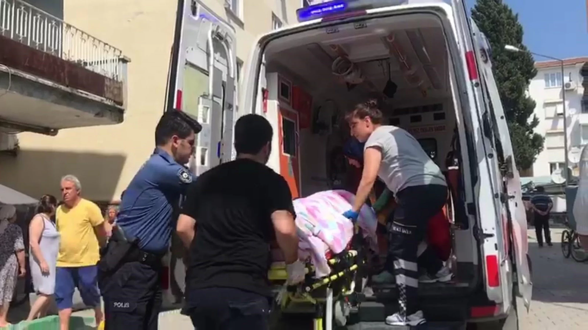 Gemlik'te balkondan düşen genç kadın ağır yaralandı