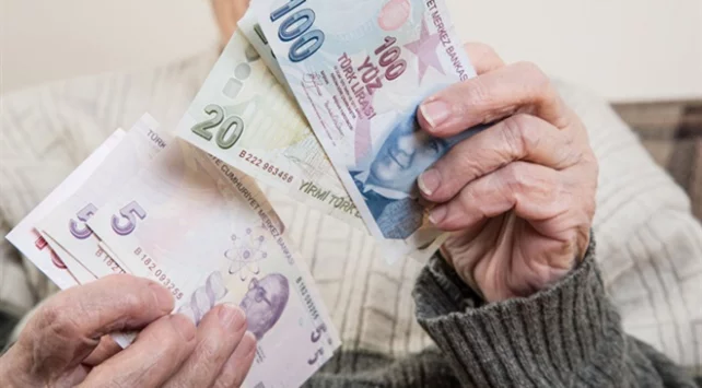 Promosyonlar 600 lirayı buldu! Emekliye hangi banka ne kadar promosyon ödüyor?
