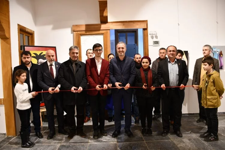 Filistinli Mattar ve İnegöllü Baktimur'un 'Barış' sergisi müzede görücüye çıktı