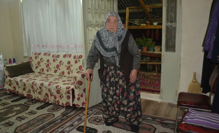 89 yaşındaki kadının maaşını çaldılar