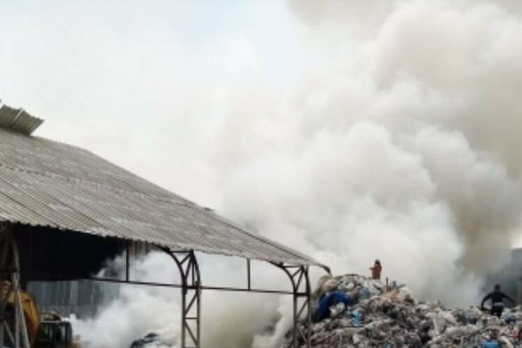 Bursa'da geri dönüşüm tesisinde yangın çıktı