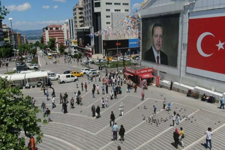 Bursa'da tam kapanmanın ardından vatandaşlar, kendilerini sokağa attı
