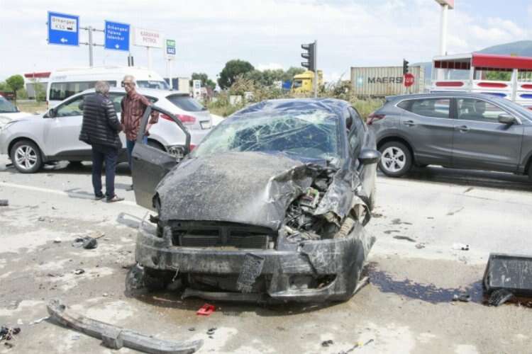 Bursa'da feci kaza: 3 yaralı