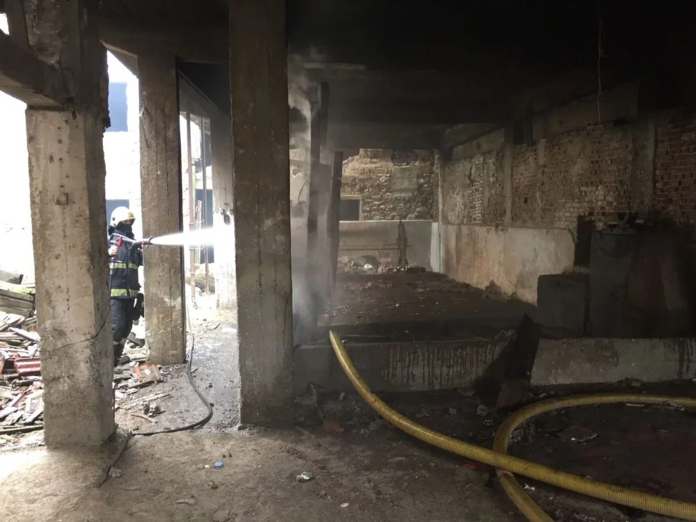 Madde bağımlıları Bursa'da fabrikayı yaktı