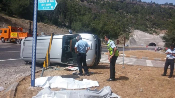 Antalya'da trafik kazası: 4 ölü, 2 yaralı