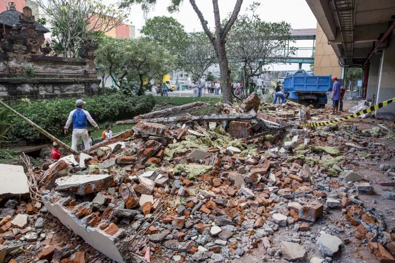 Endonezya'daki depremde ölenlerin sayısı artıyor