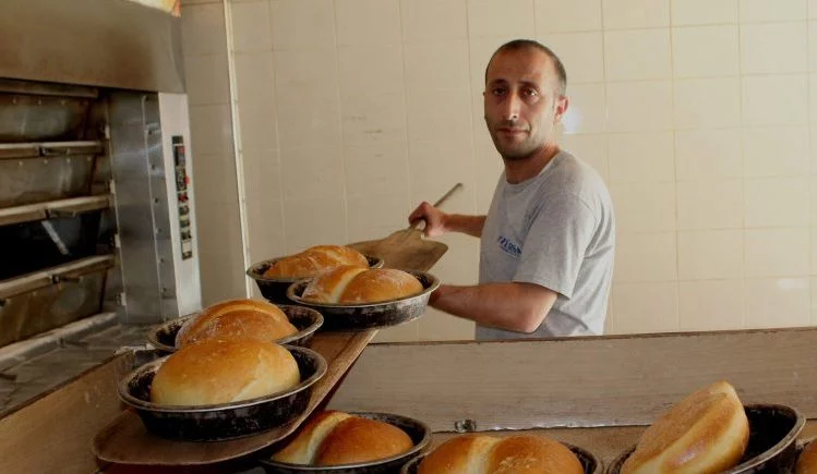 Bursa'da 1 liradan ekmek satan fırıncının başına gelmeyen kalmadı