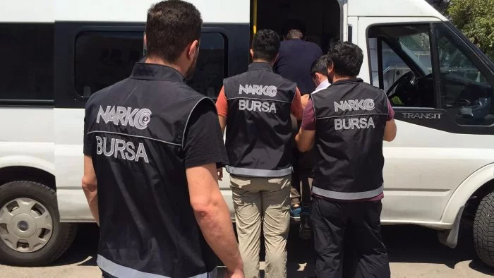 Bursa'da uyuşturucu tacirine büyük darbe! 16 kişinin ifadesiyle yakalandı
