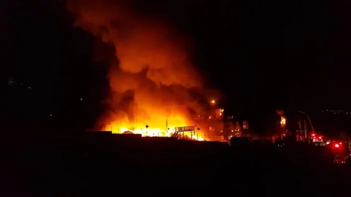 Nilüfer'de büyük fabrika yangını! Patlama sesleri geliyor